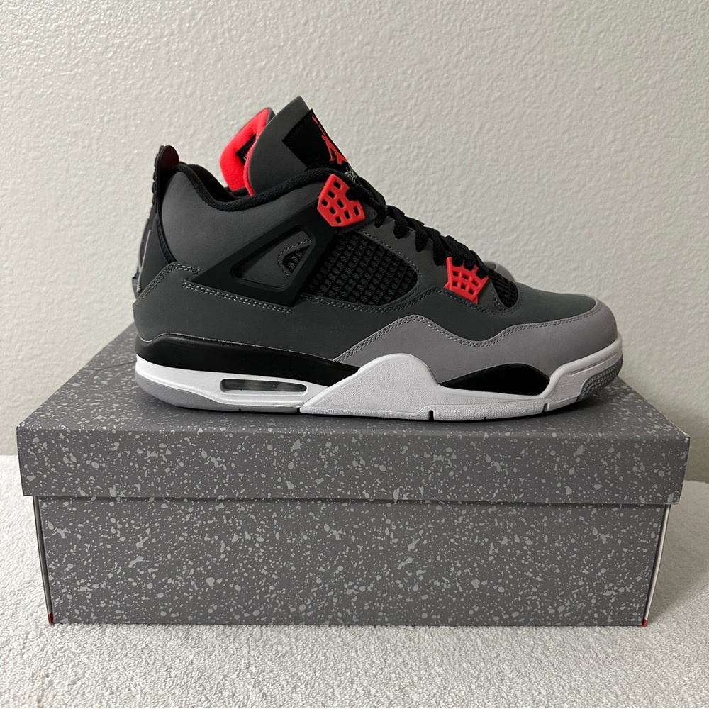 Air Jordan 4 Retro
